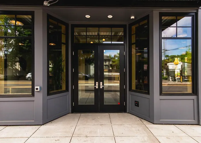 Lolo Pass Hotel Portland